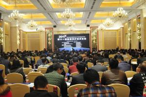 第十一屆（2017）路面養(yǎng)護技術論壇開幕 高遠展位前人氣火爆